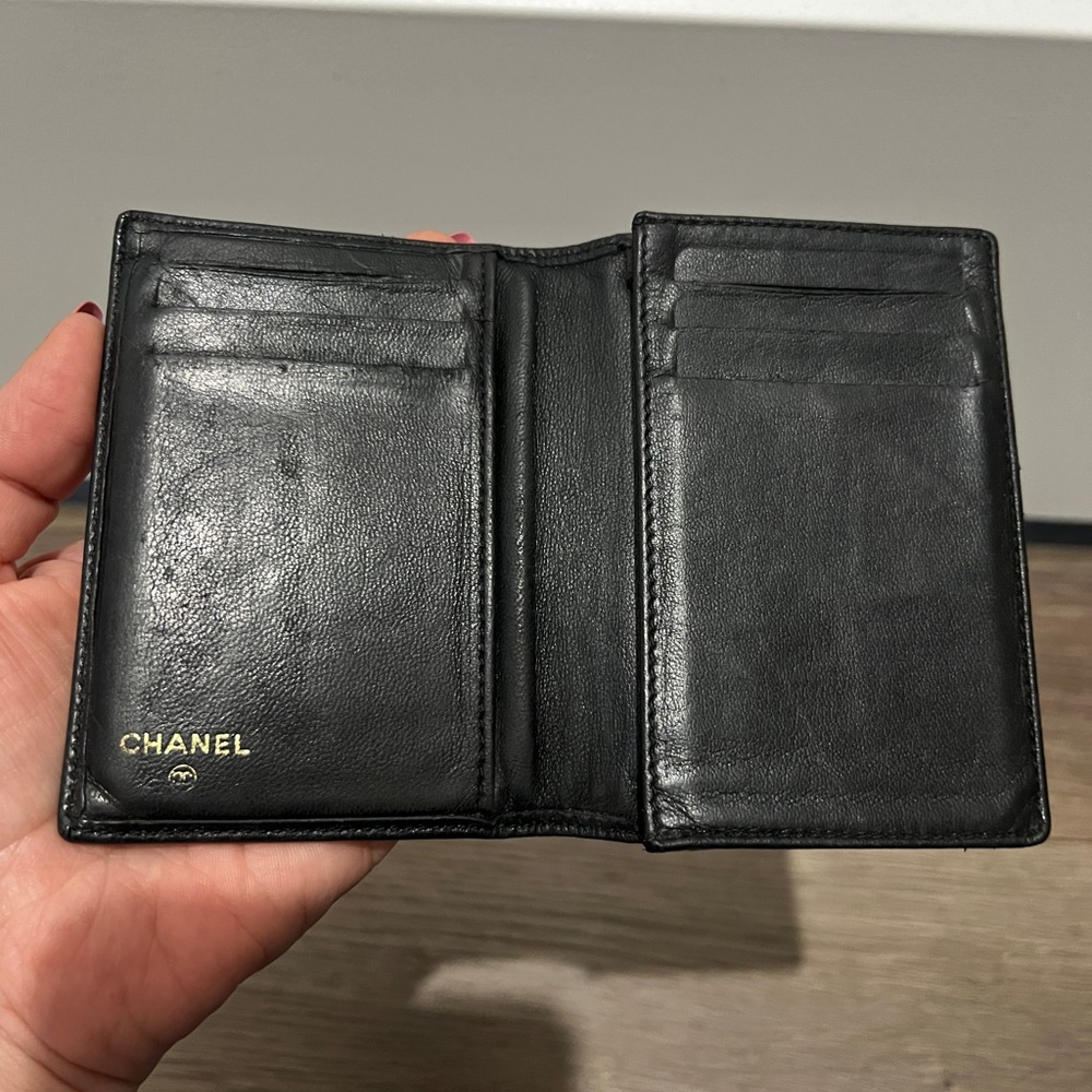 CHANEL Textured Black Leather Card Holder - Picture 5 of 10